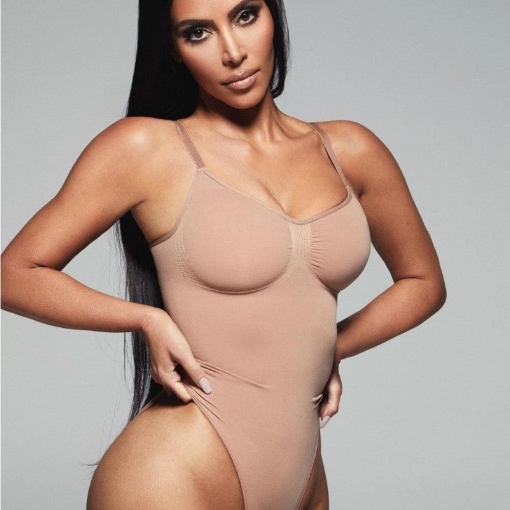 SKIMS NWOT SEAMLESS SCULPT THONG BODYSUIT